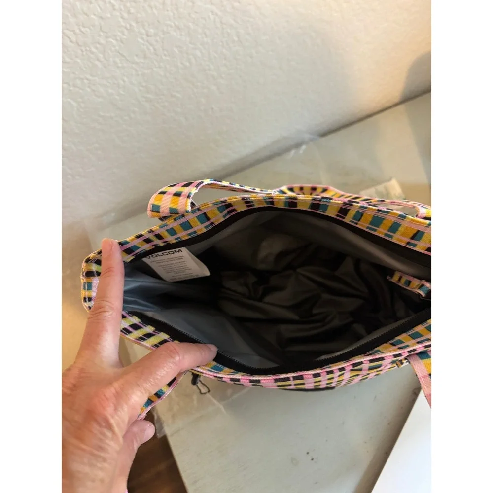 Volcom Upper Class Lunch Tote Multi Color Plaid Insulated Bag E6112303 NEW